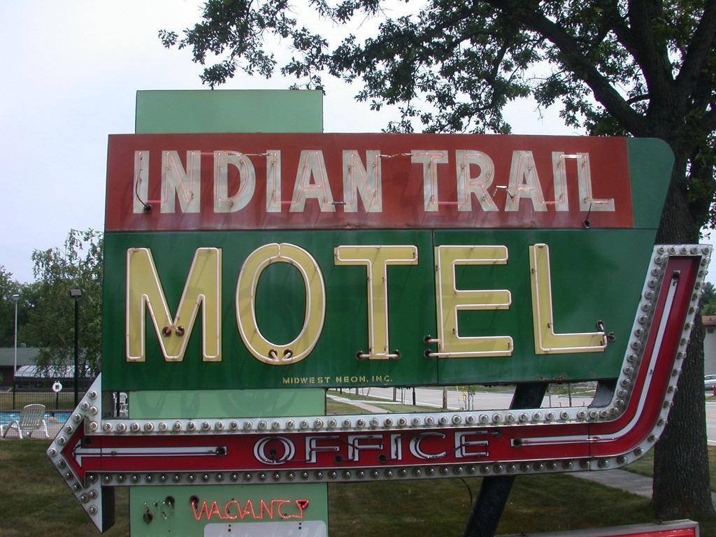 Indian Trail Motel Wisconsin Dells Exterior photo