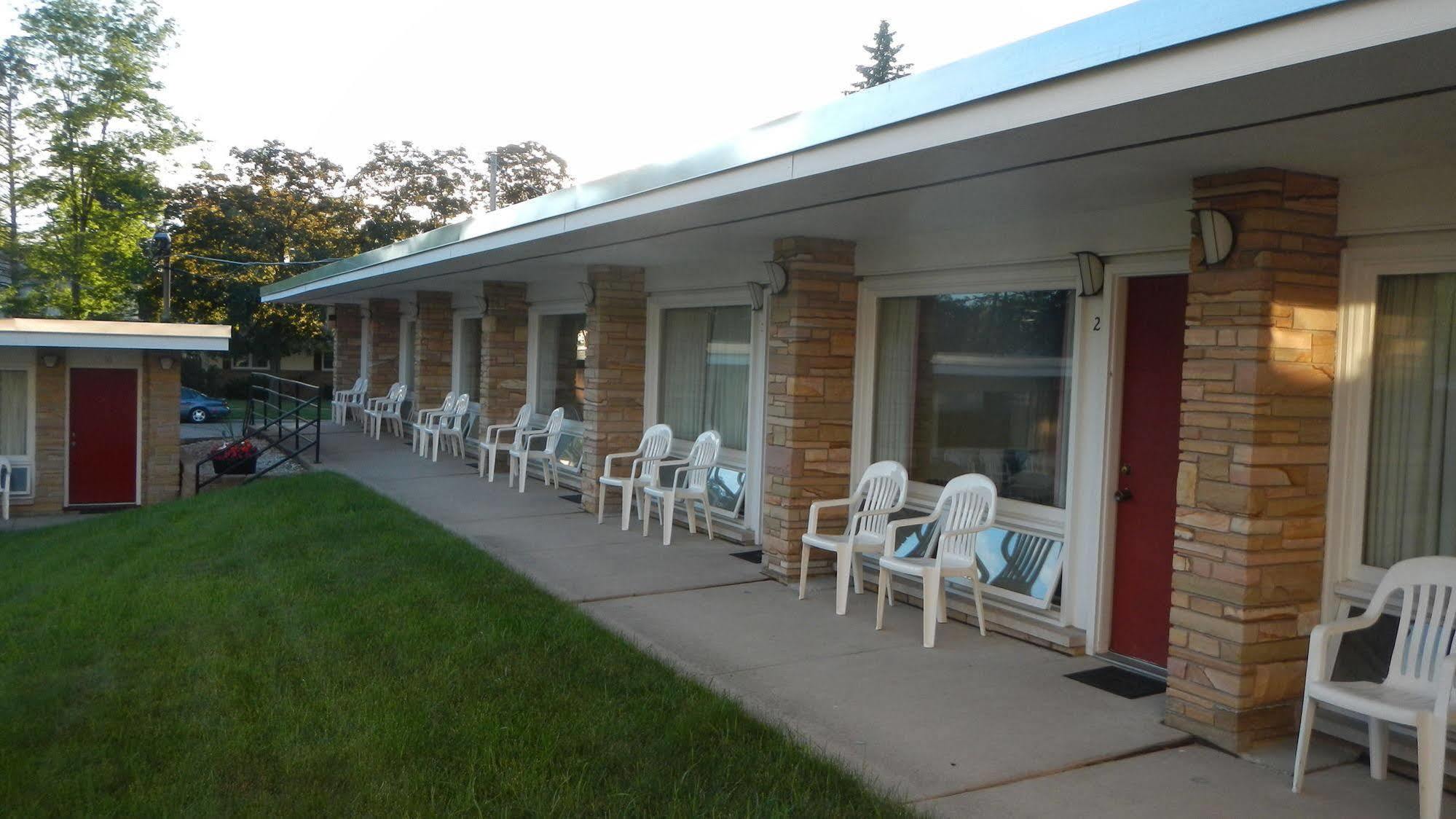 Indian Trail Motel Wisconsin Dells Exterior photo